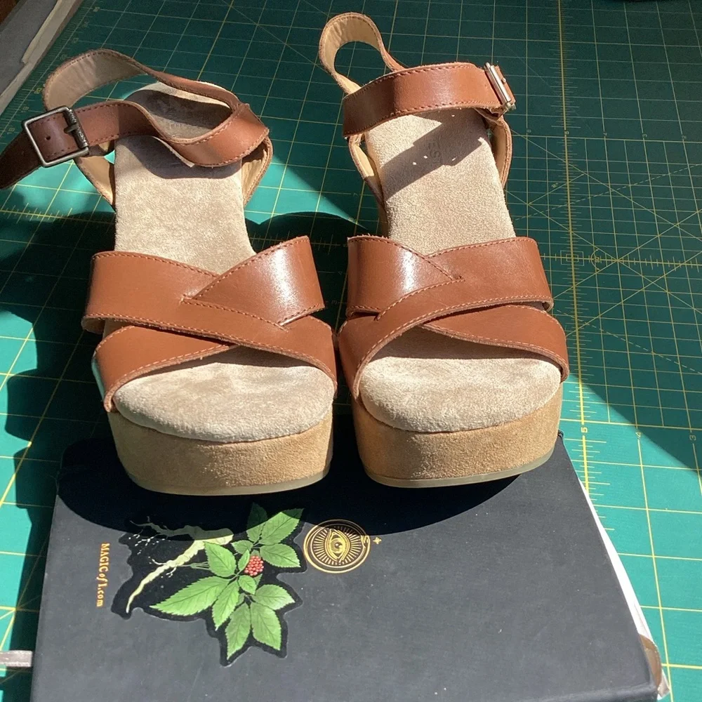 Vintage Y2K Nine West Brown Wedge Sandals Sz 9 Boho Hippie Athleisure Travel